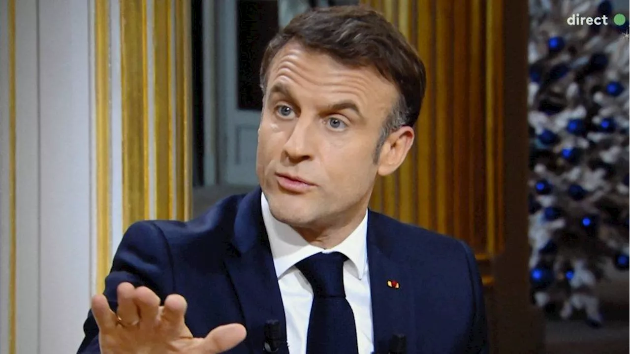 Kickboxer Emmanuel Macron lässt die Muskeln spielen