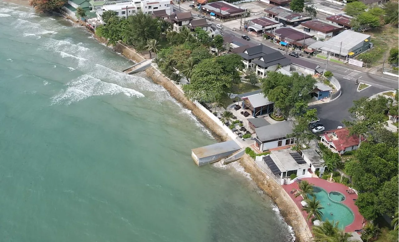 อึ้ง! แท่งปูนคอนกรีตยักษ์โผล่ริมหาดดังเกาะช้าง แต่หน่วยงานกลับไม่รู้สร้างเมื่อไหร่