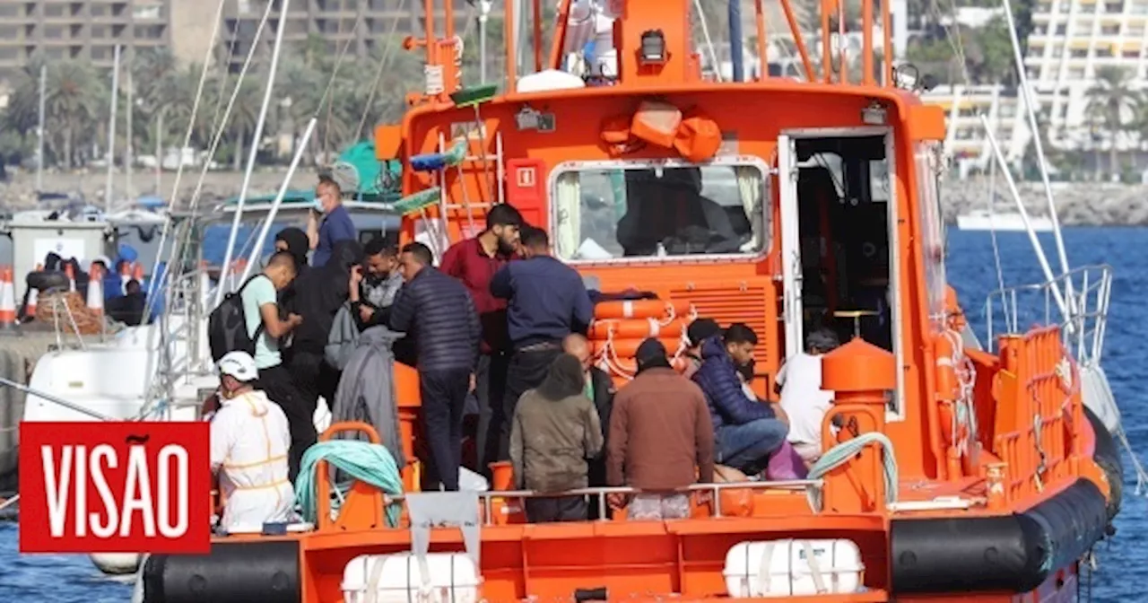 Pelo menos 143 migrantes em dois barcos foram escoltados até às Ilhas Canárias