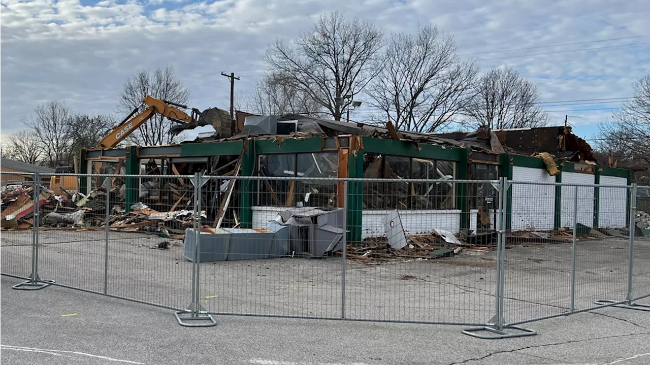 Former Speedway Burger Chef restaurant, site of 1978 murders, being demolished