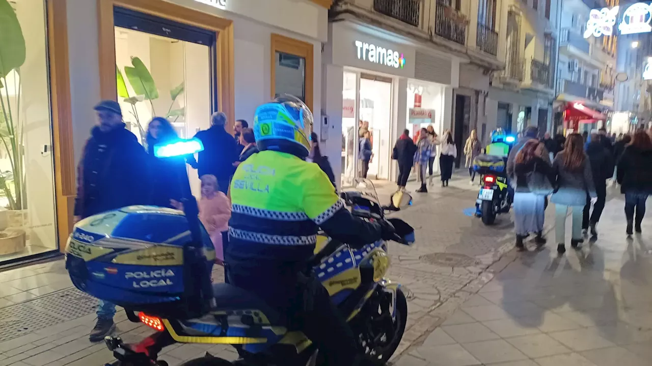 Una cadena de policías y sanitarios salva a un hombre con tres paros cardíacos en la calle