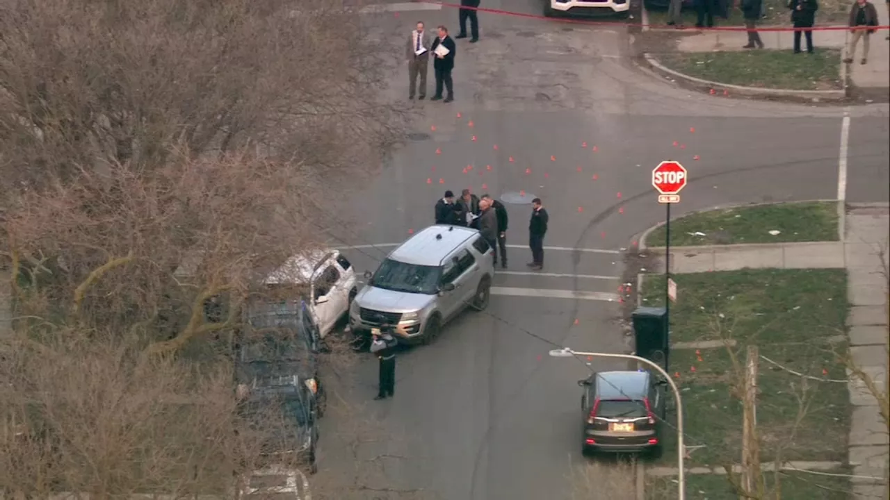 Chicago police officer shot in Garfield Park; suspect critically injured, CFD says