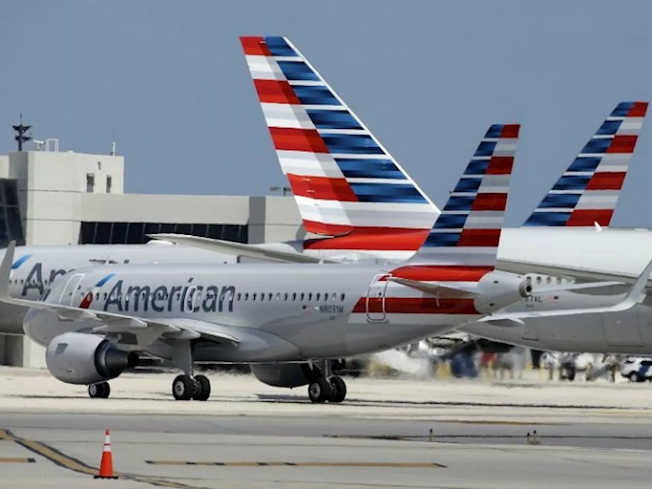 Video: Passenger Put in Headlock, Removed from Flight over Antisemitic Insults at Flight Attendant