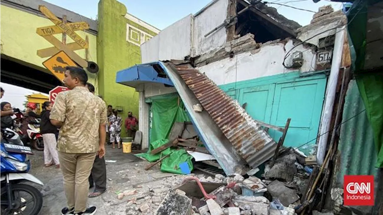 Dua Rumah di Surabaya Ambruk Akibat Gempa, Dua Orang Luka