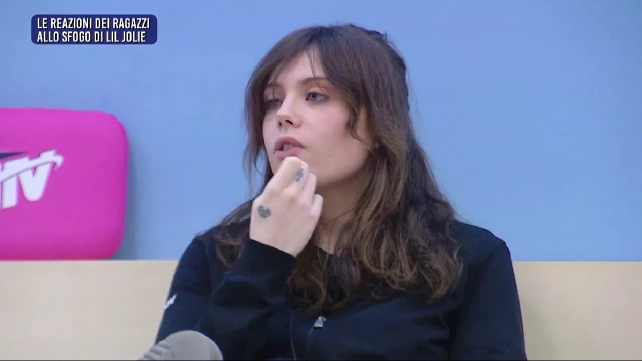 Amici 23, Rudy Zerbi smaschera Lil Jolie per le sue parole su Petit: 'Mettiamo alla prova la tua penna eccelsa...' [VIDEO]