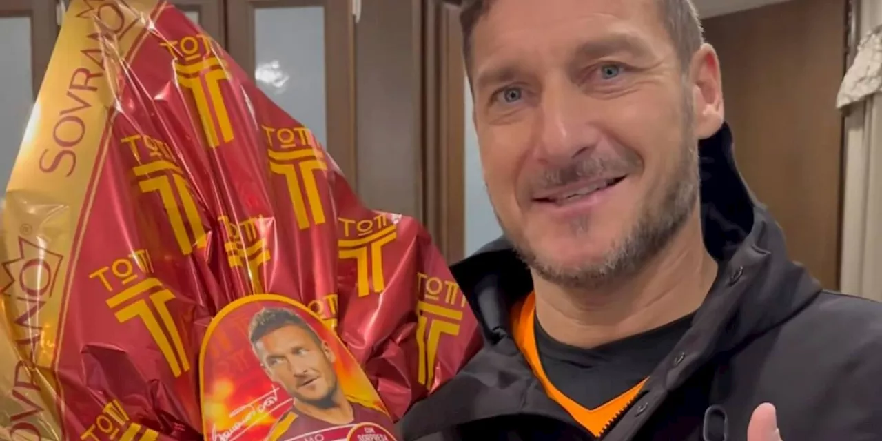 Totti fa beneficenza con le uova di Pasqua: la battuta di Selvaggia Lucarelli