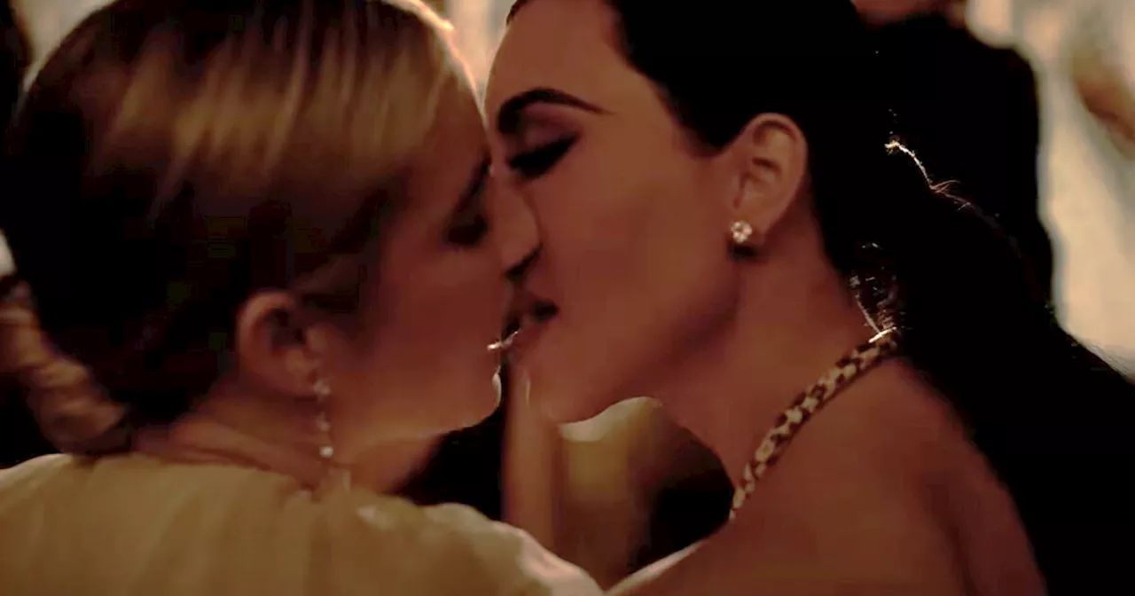 Kim Kardashian og Emma Roberts kliner til i American Horror Story