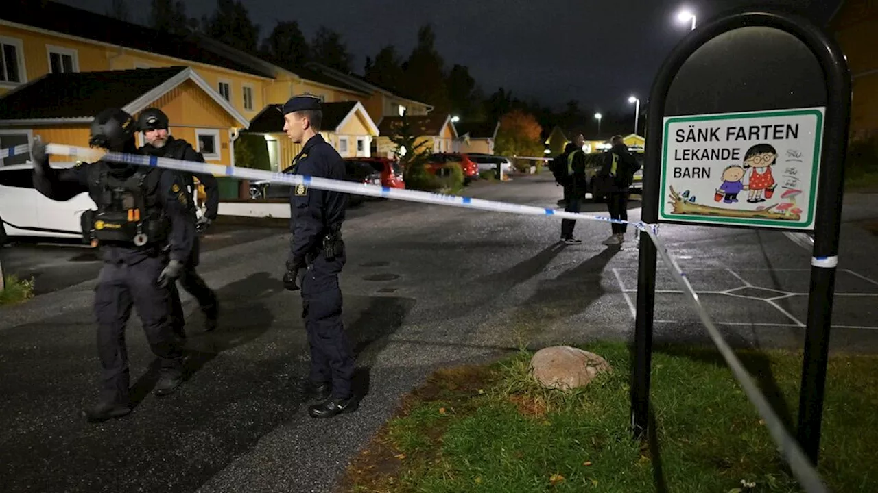 Tonårsflickor döms för sprängdåd mot radhus i Nacka