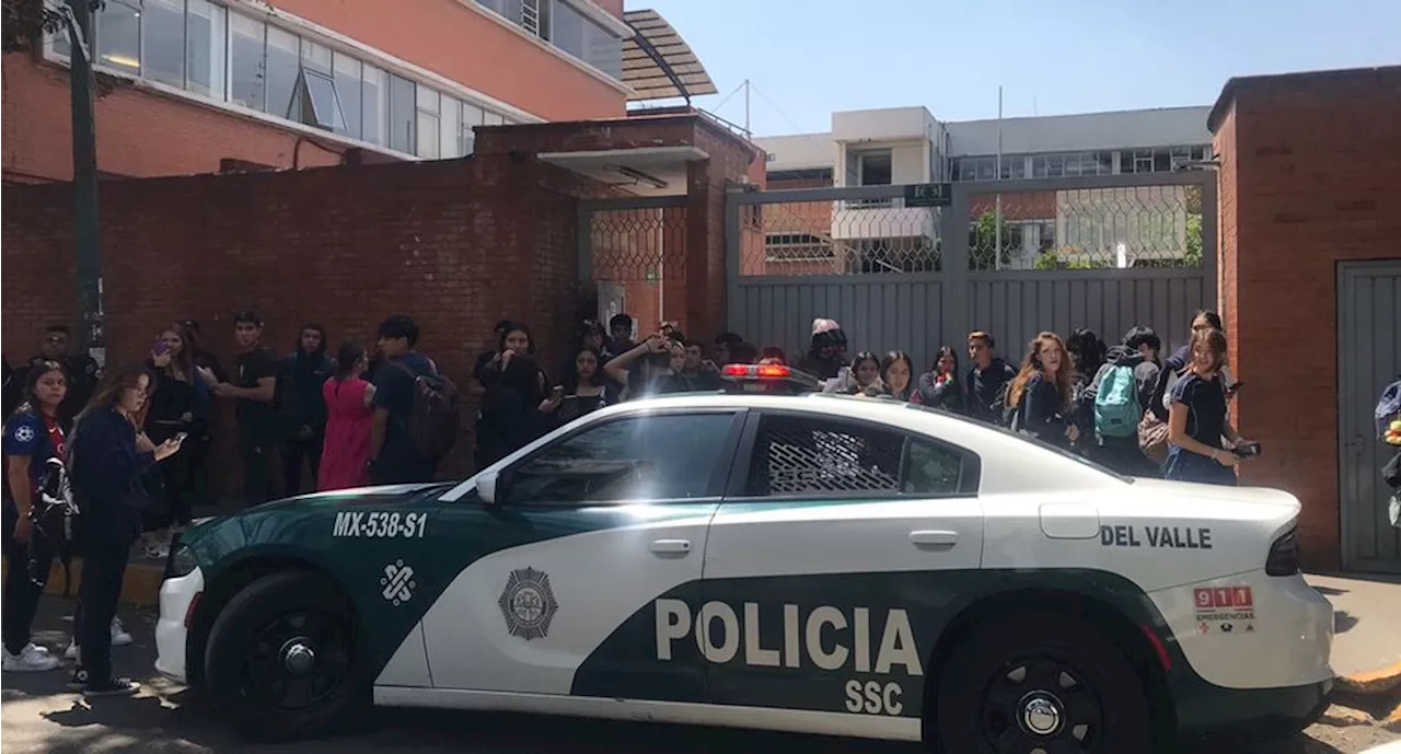 Desalojan preparatoria en la Del Valle por presunto ingreso de estudiantes armados