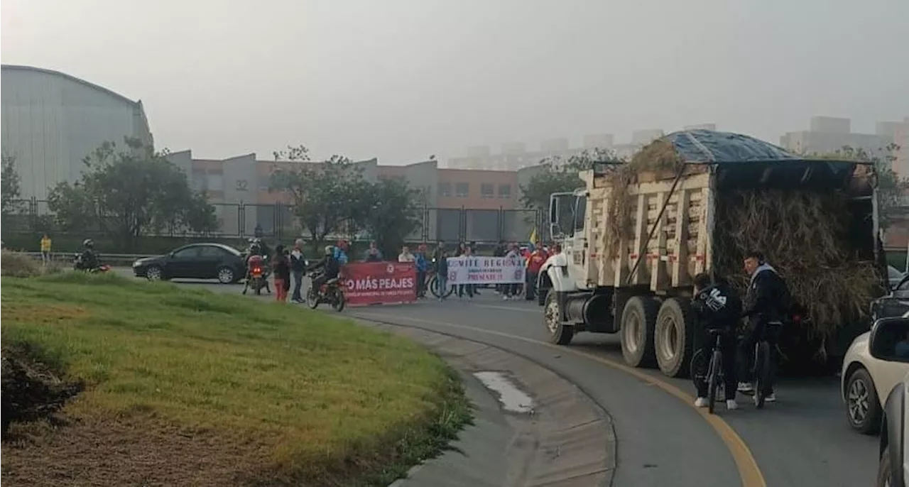 Monumental trancón en la Calle 13 por bloqueos en Mosquera