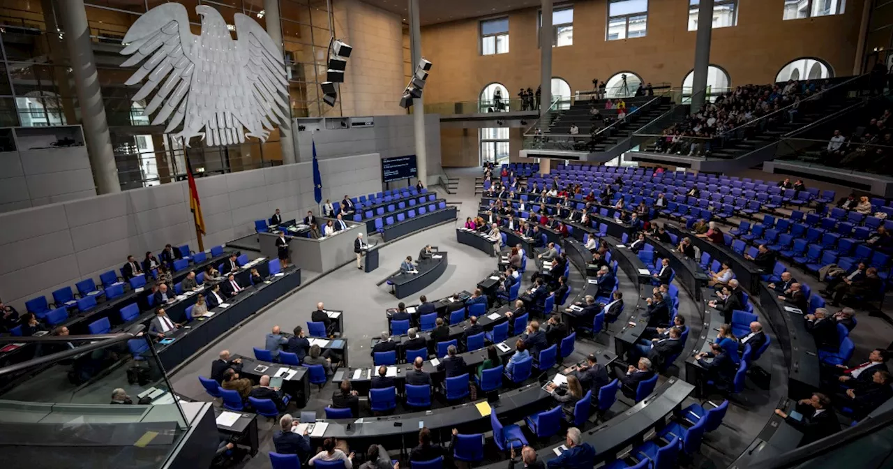 FC Bundestag, la squadra di calcio del Parlamento tedesco mette fuori rosa i deputati di destra…