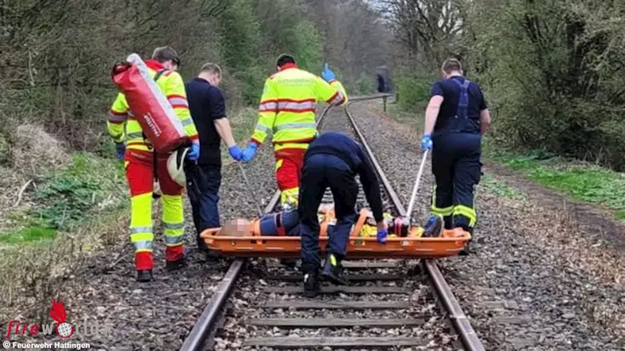 D: Spaziergängerin stürzt 30 Meter einen Abhang hinab → aufwändiger Rettungseinsatz für die Feuerwehr Hattingen