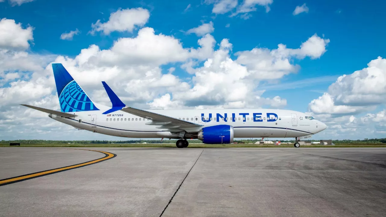 United Airlines lets passengers pool frequent flyer miles