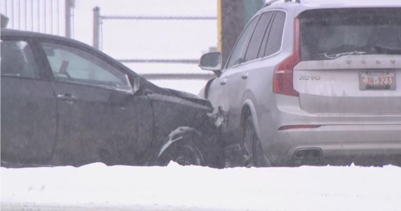 Calgary Police issue traffic advisory after crashes pile up in spring snow