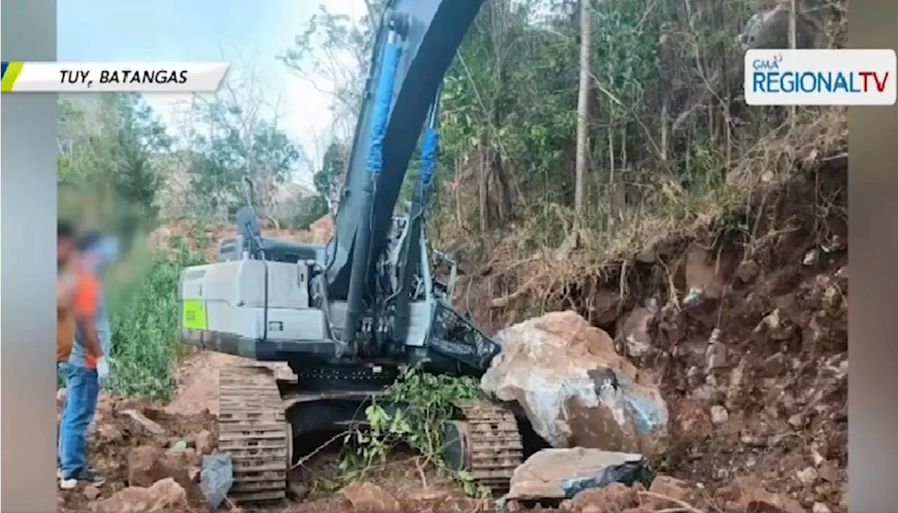 Lalaki, nahati ang katawan matapos mabagsakan ng malaking bato habang nasa backhoe