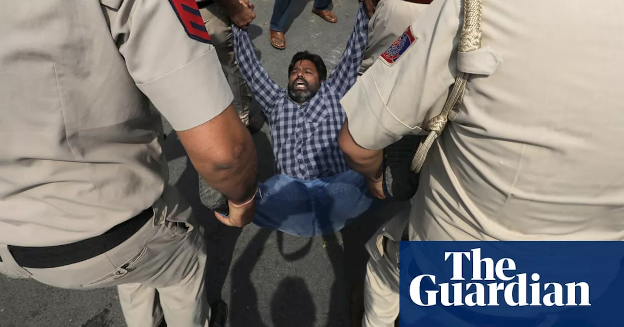 Protests, flying popcorn and pyramids: photos of the day