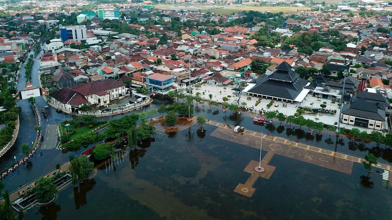 Beban Berat dan Setumpuk Masalah yang ”Menenggelamkan” Demak