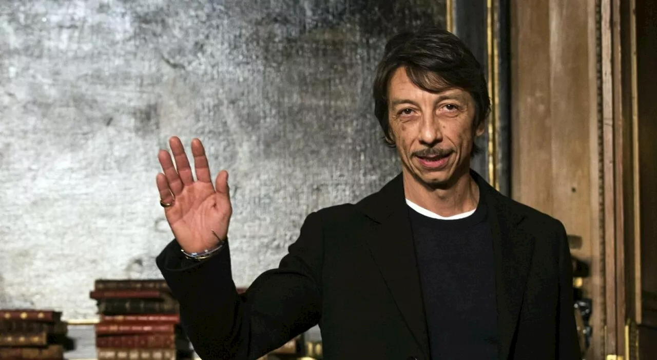 Valentino, Pierpaolo Piccioli lascia il ruolo di direttore creativo dopo 8 anni. L'annuncio inatteso in un com