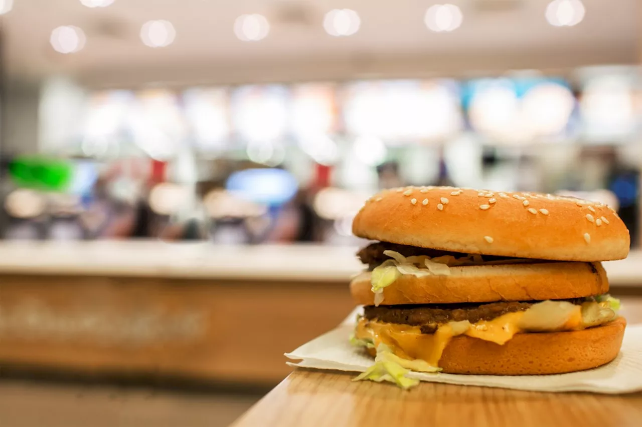 Rede de fast food é condenada por mandar funcionário alterar data de validade de produtos vencidos