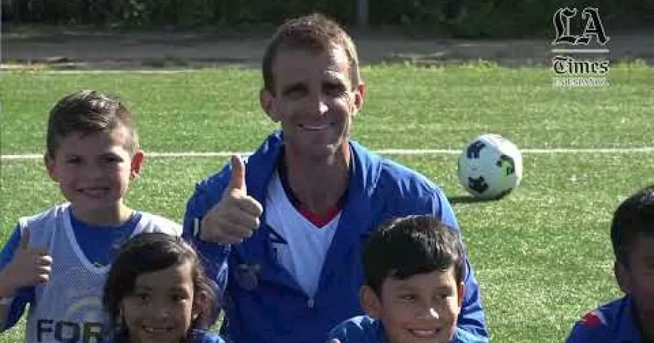 Cruz Azul sostiene clínica con niños locales previo a su regreso al Sur de California