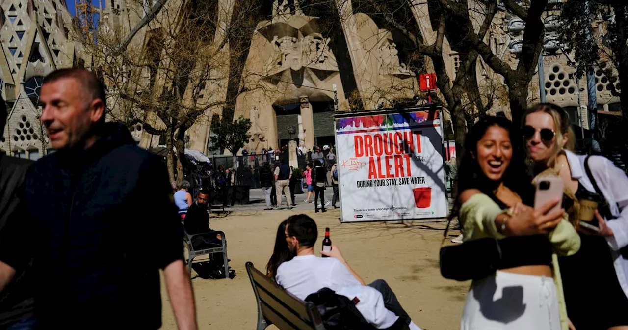 À Barcelone, toujours autant de touristes pour Pâques, mais des premières restrictions d'eau