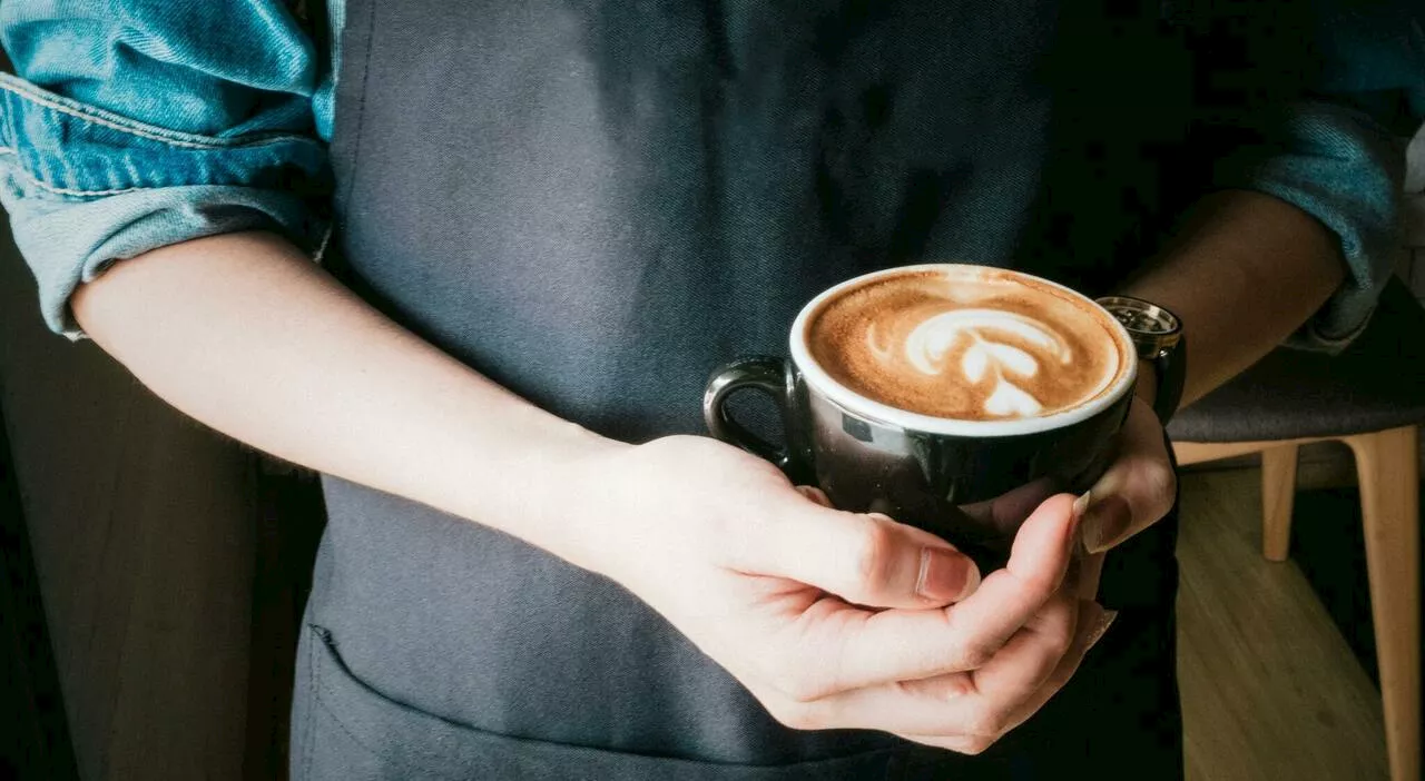 Lavoro, gli italiani non vogliono più contratti stagionali: banconisti e baristi introvabili, un esercizio su