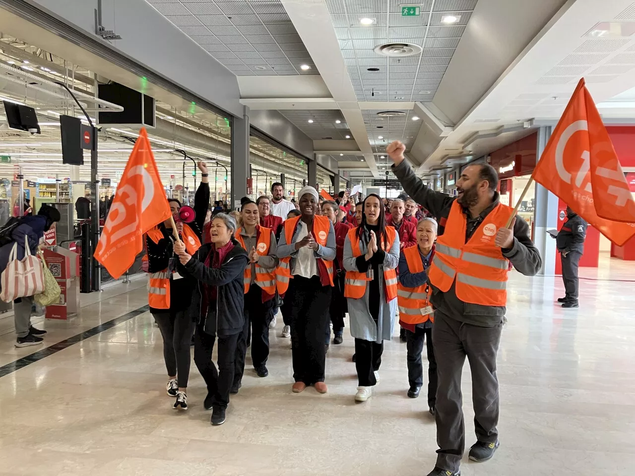 Grève dans les magasins Auchan des Yvelines : « On a le blues, on veut du flouze »