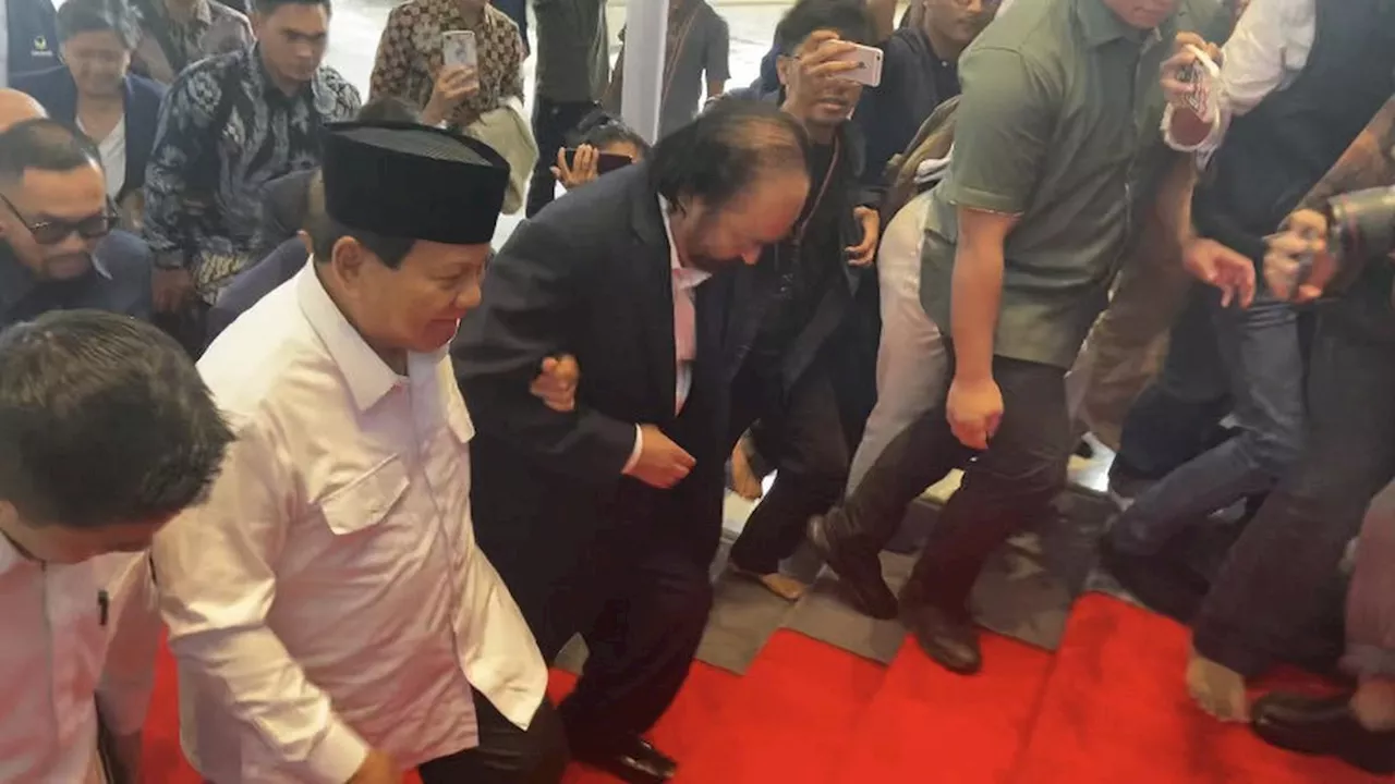 Disambut Karpet Merah di NasDem Tower, Prabowo-Surya Paloh Cipika-Cipiki