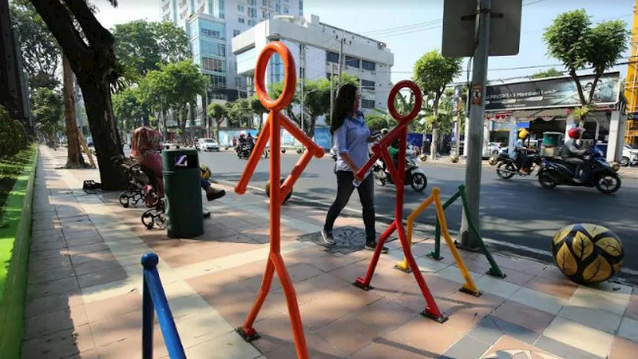 Satpol PP Surabaya Targetkan 119 Titik Pedestrian Bersih dari Reklame Nakal