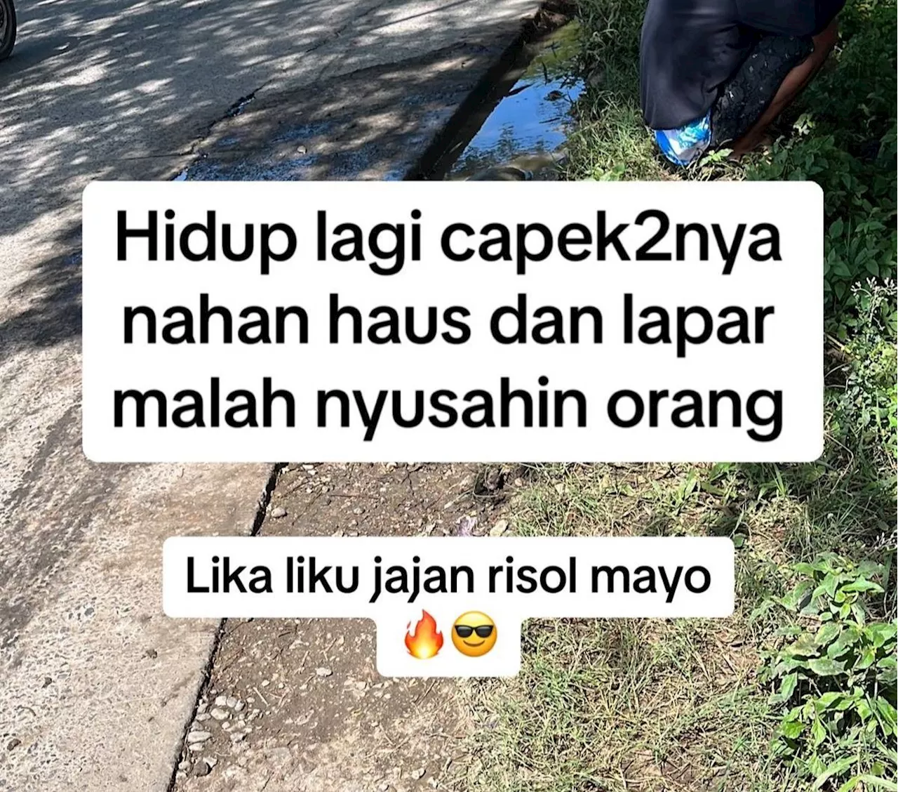 Wanita Ini Alami Kejadian Tak Terduga saat Ingin Ambil Pesanan Makanannya, Motor Tercebur ke Got