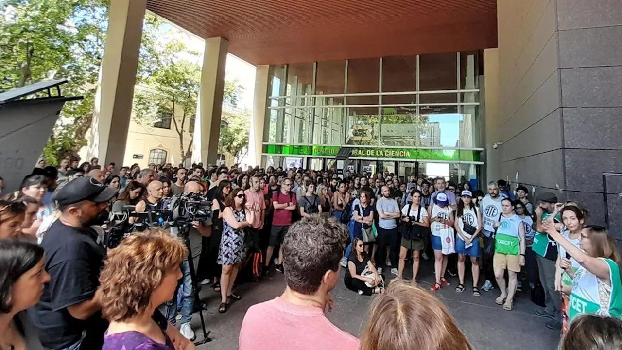 Despidos y destrucción del Conicet: la ciencia no tiene lugar en el Gobierno de Milei
