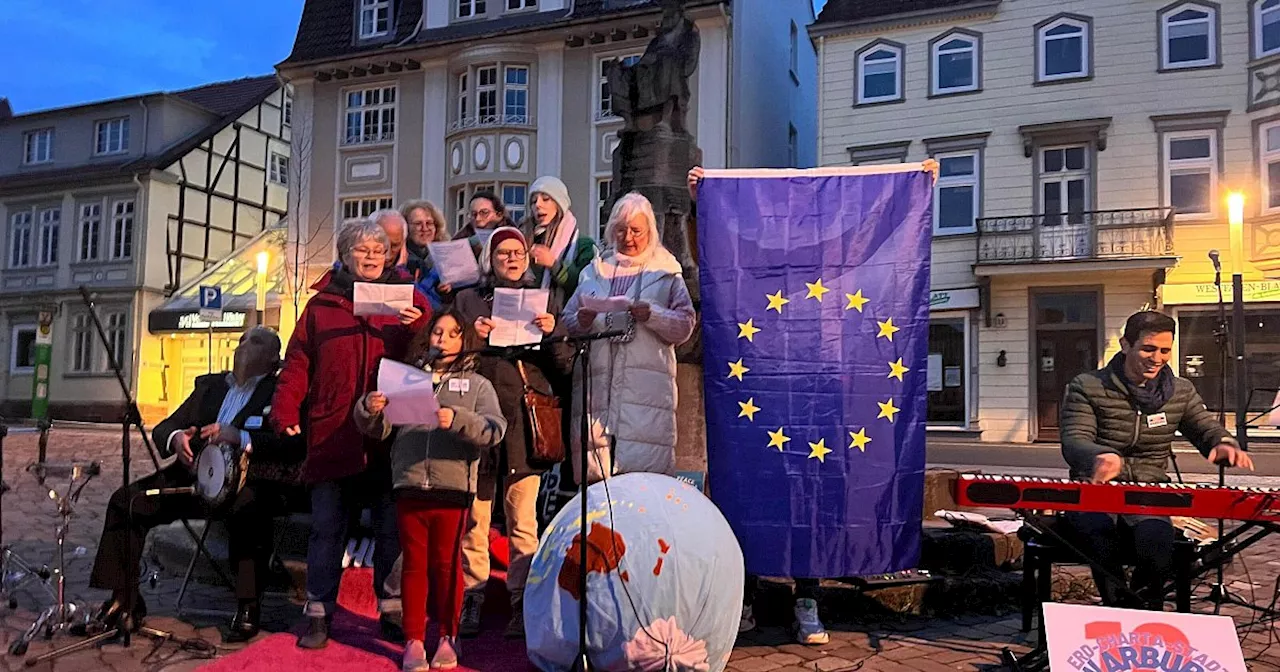 Warburg zeigt Flagge gegen Rassismus – und Toleranz ist bunt