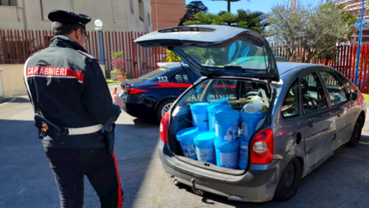 Madre e figlio in fuga dopo il furto, auto bloccata dopo inseguimento di 25 chilometri