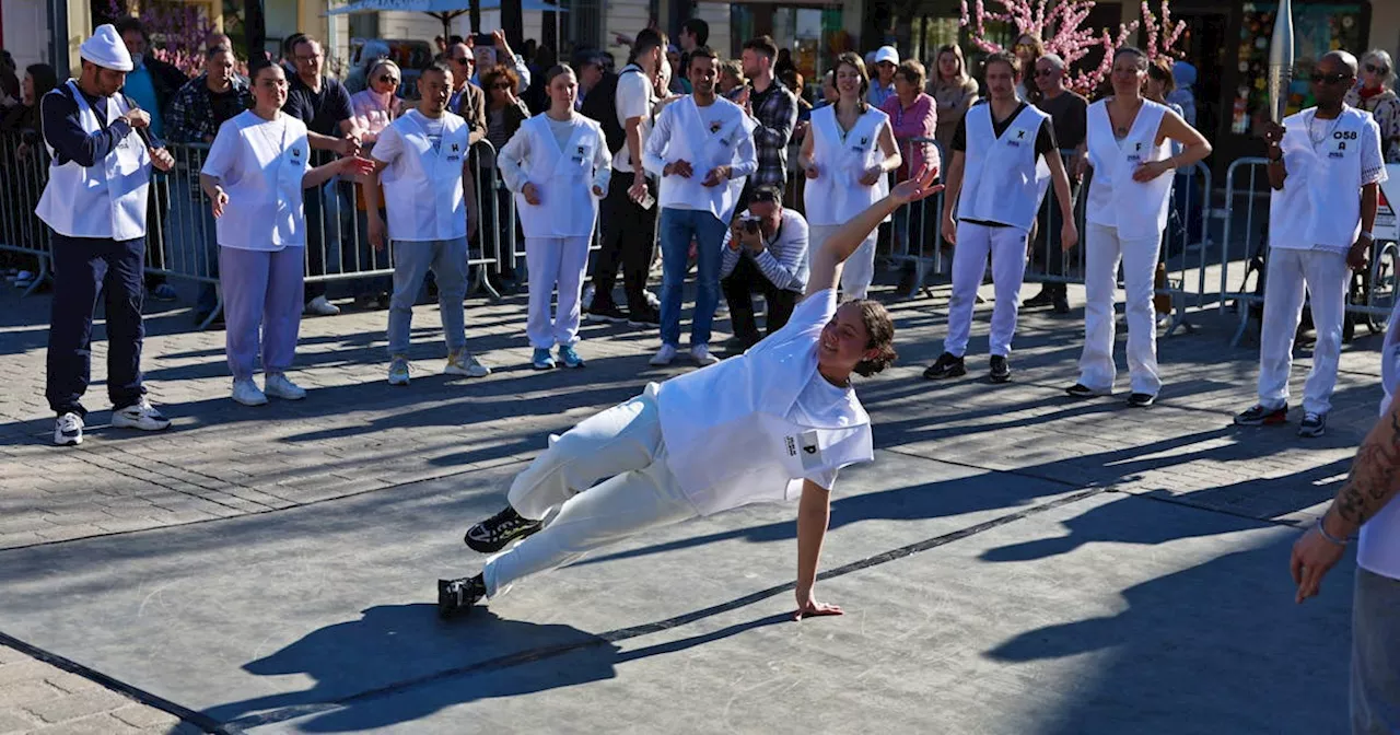 Olympics-Some 45,000 volunteers selected for Paris 2024 Games