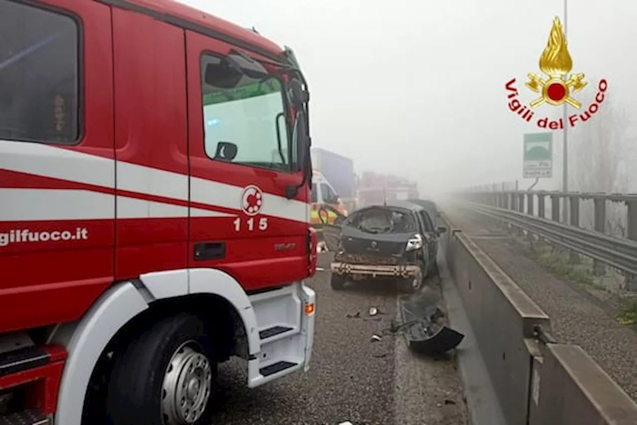 Incidente sull'A1, scontro vicino a Piacenza a causa della nebbia: due morti