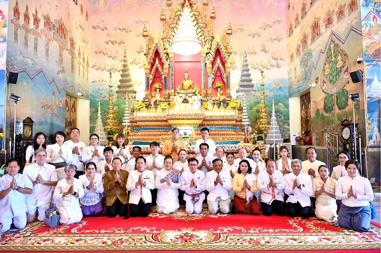 อัญเชิญพระพุทธรูปจำลอง‘หลวงพ่อพระใส’ อธิบดี สวธ. ร่วมแห่รอบเมืองหนองคาย