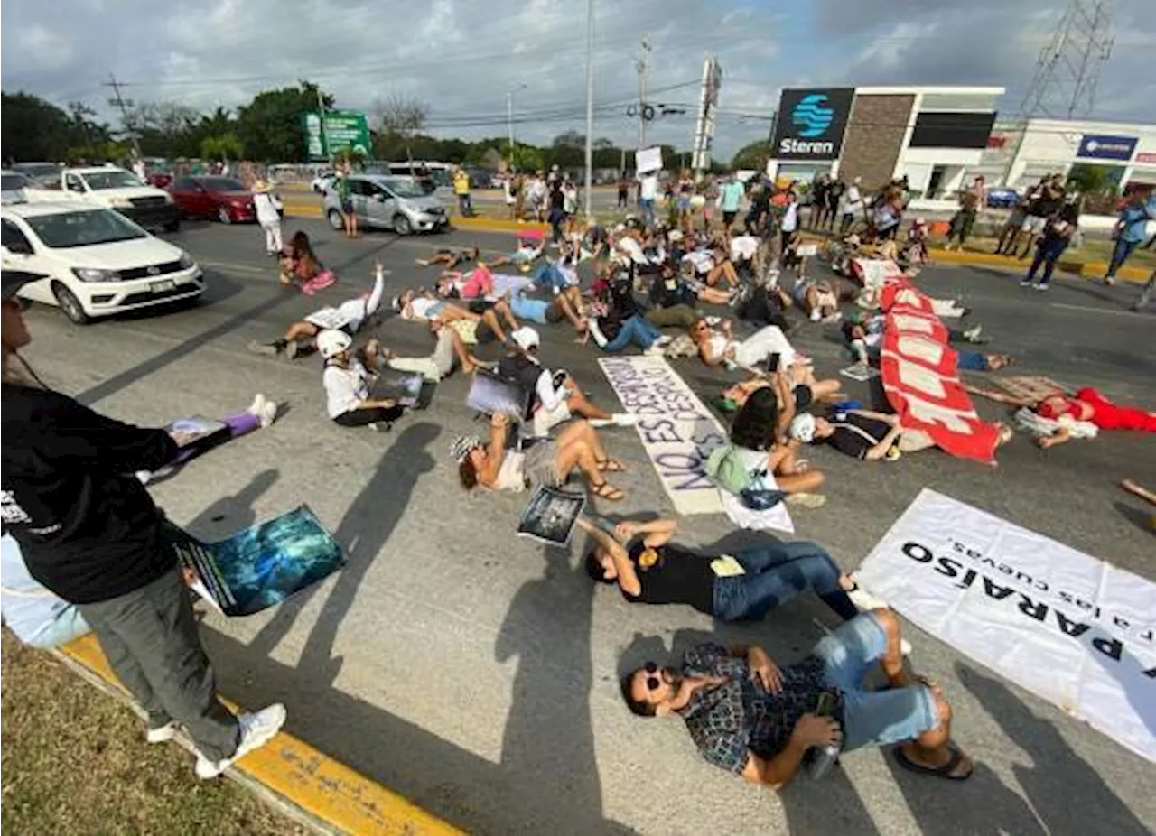 En protesta contra el Tren Maya, bloquean la carretera federal 307