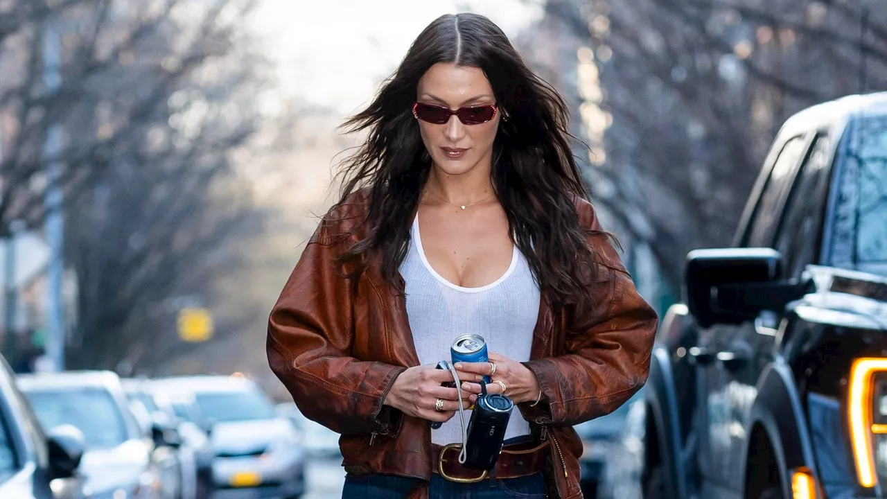 Bella Hadid partage son impressionnante routine matinale en 10 étapes (et 14 vitamines)