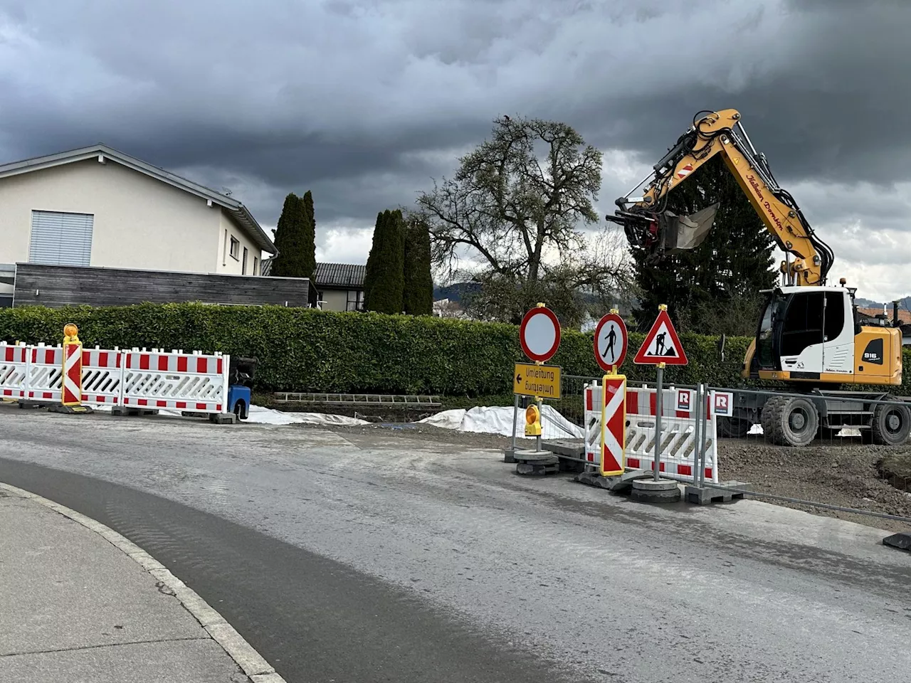 Beliebter Schleichweg: Warum die Unterfeldstraße noch gesperrt bleibt