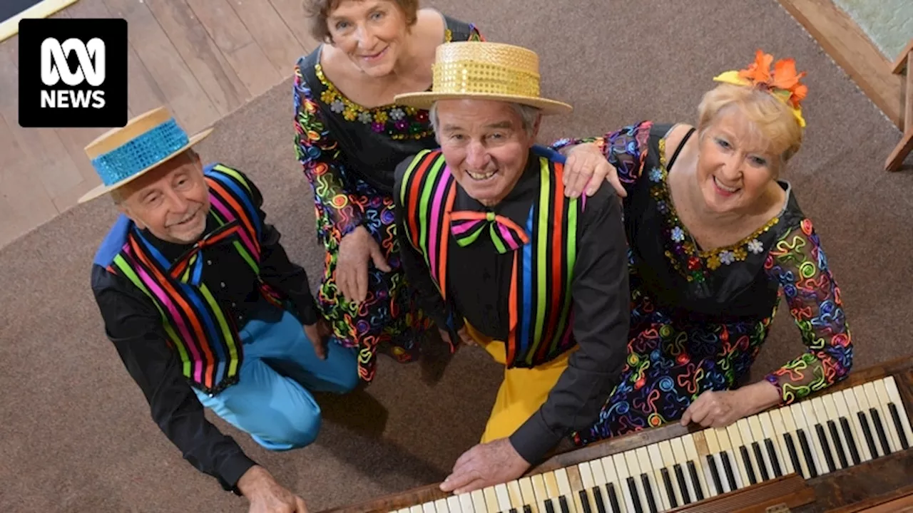 Last drinks for South Australia's remote Whyte Yarcowie Vaudeville Troupe