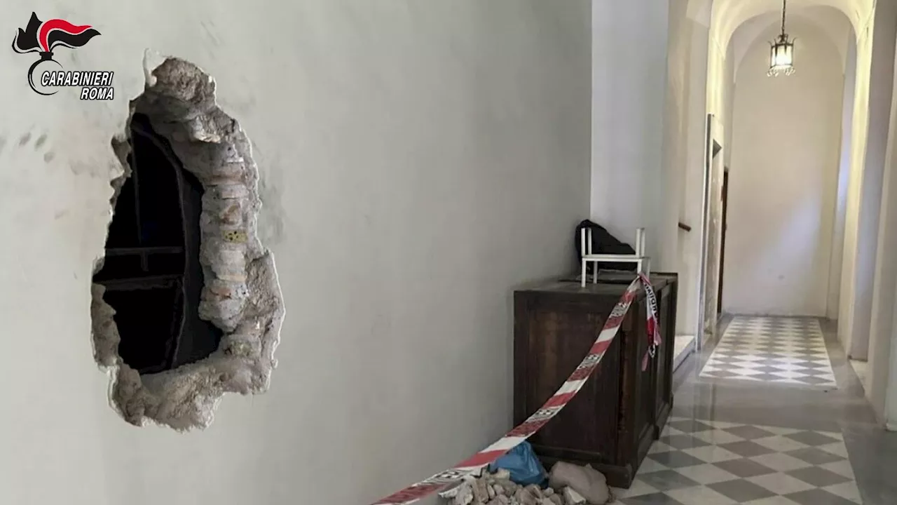 Furto da 800mila euro in gioielleria al centro di Roma, presa la 'banda del buco'