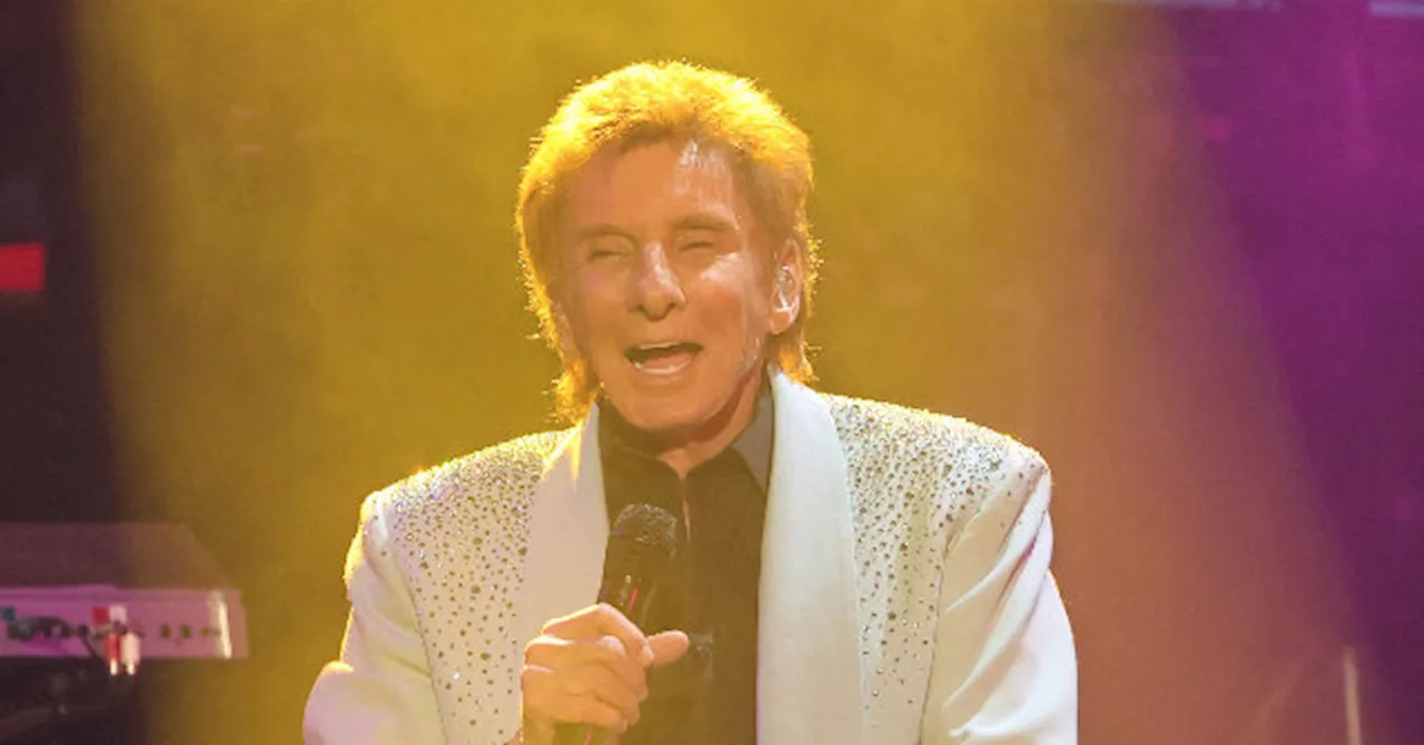 Barry Manilow to Co-Host Fundraiser for First Lady Jill Biden