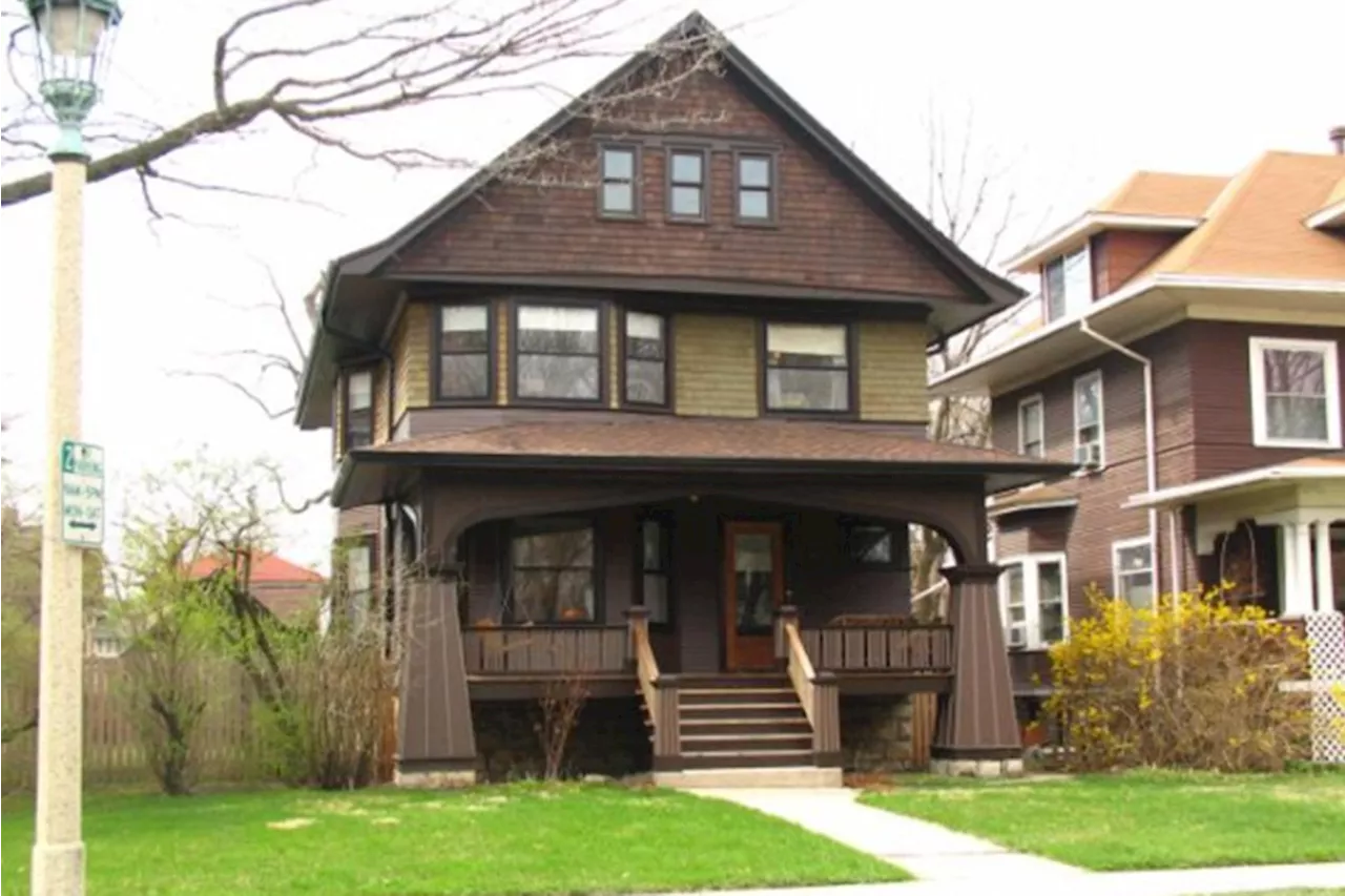 Cartoonist Chris Ware sells Arts and Crafts-style home in Oak Park for $635,000