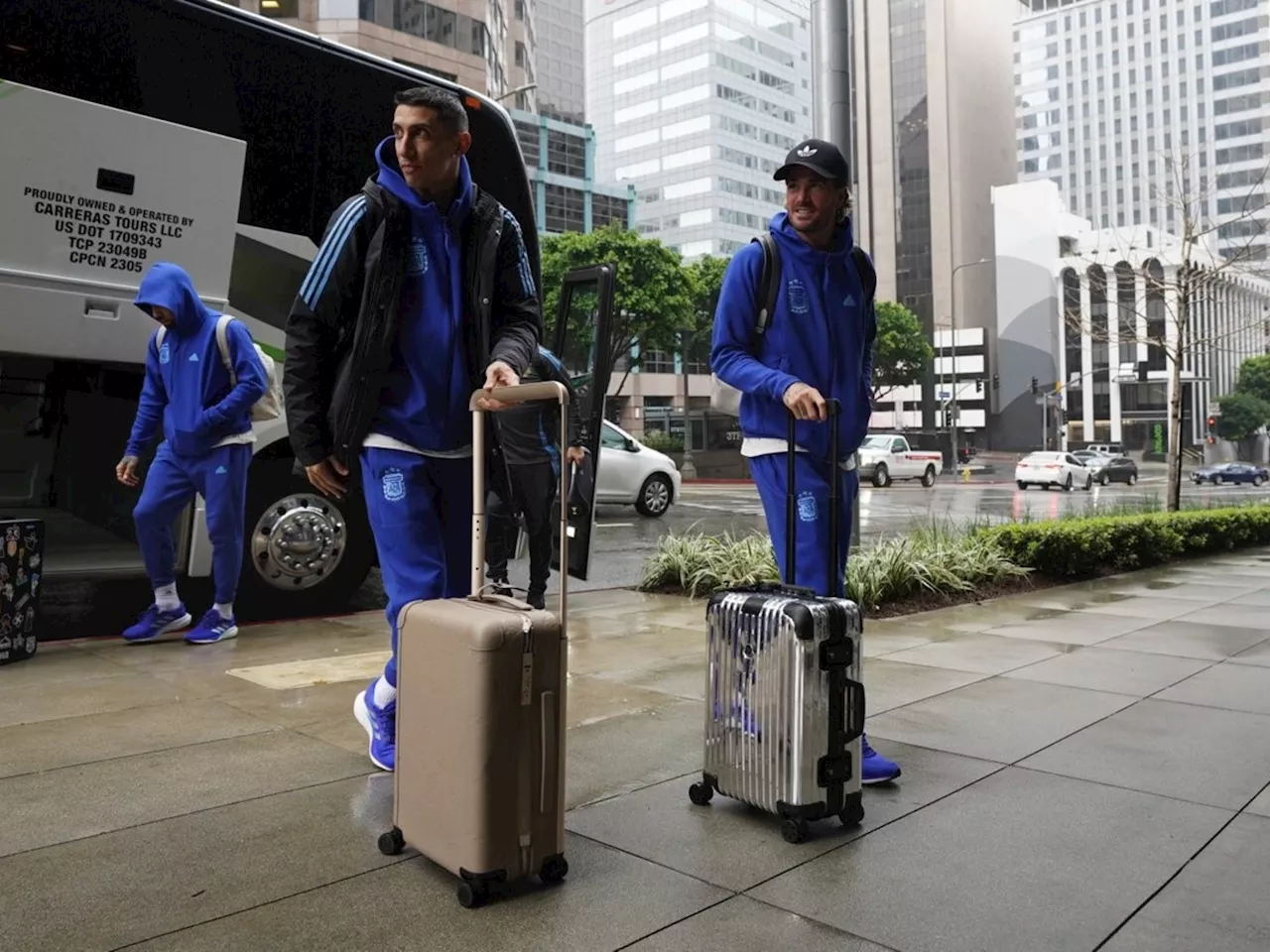 La Selección Argentina llegó a Los Angeles para esperar el amistoso contra Costa Rica