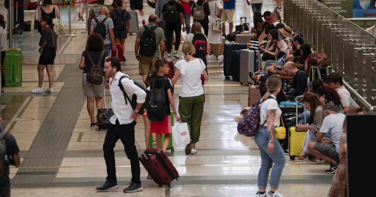 Milano, domenica di blocchi e stop alla circolazione: sciopero nazionale dei treni e Stramilano 2024