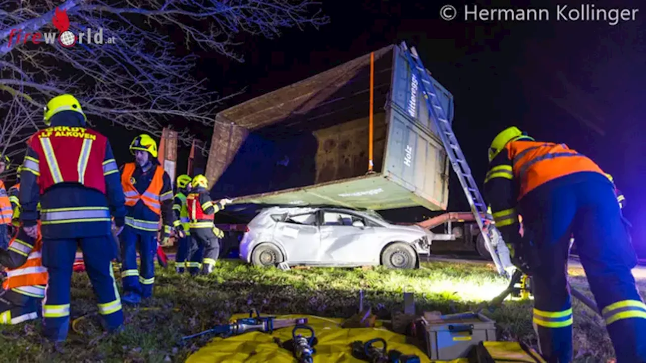 Oö: “Container auf Pkw gestürzt” → gemeinsame Unfallübung der Feuerwehren Alkoven und Polsing