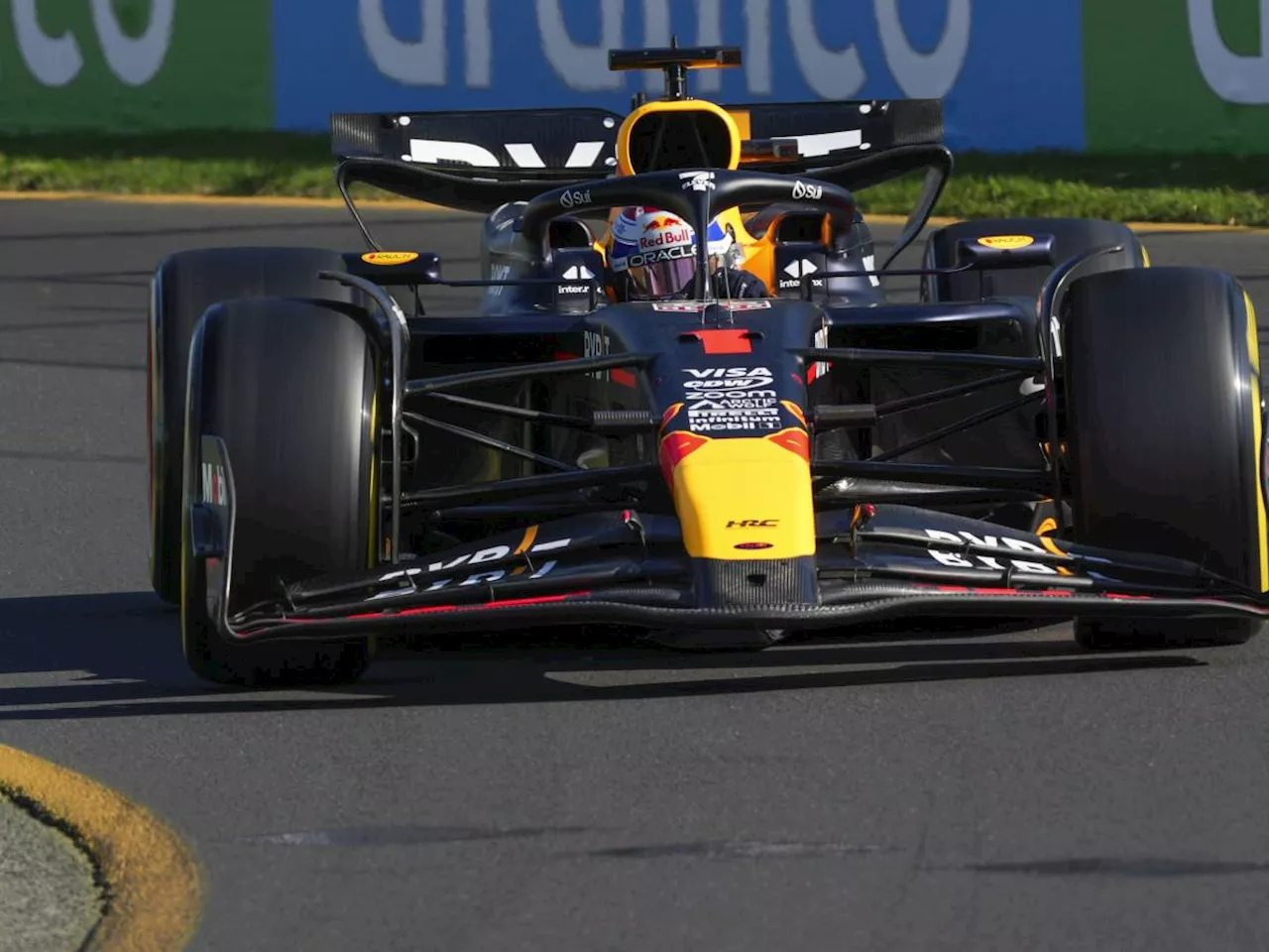 F1, GP Australia: pole position mostruosa di Verstappen, Sainz secondo