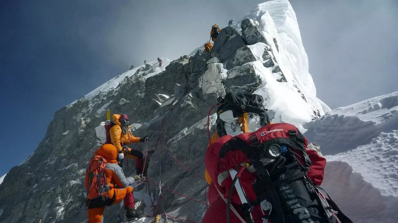 Kisah 3 Keluarga Pendaki ke Base Camp Gunung Everest Bareng Bocil, yang Termuda Usia 2 Tahun