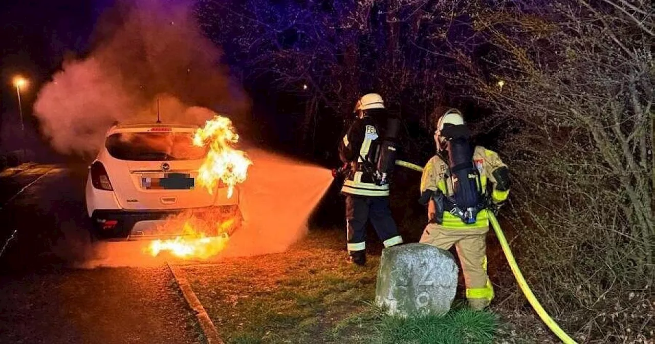 Brandstiftung: Zwei Autos in Höxter angezündet