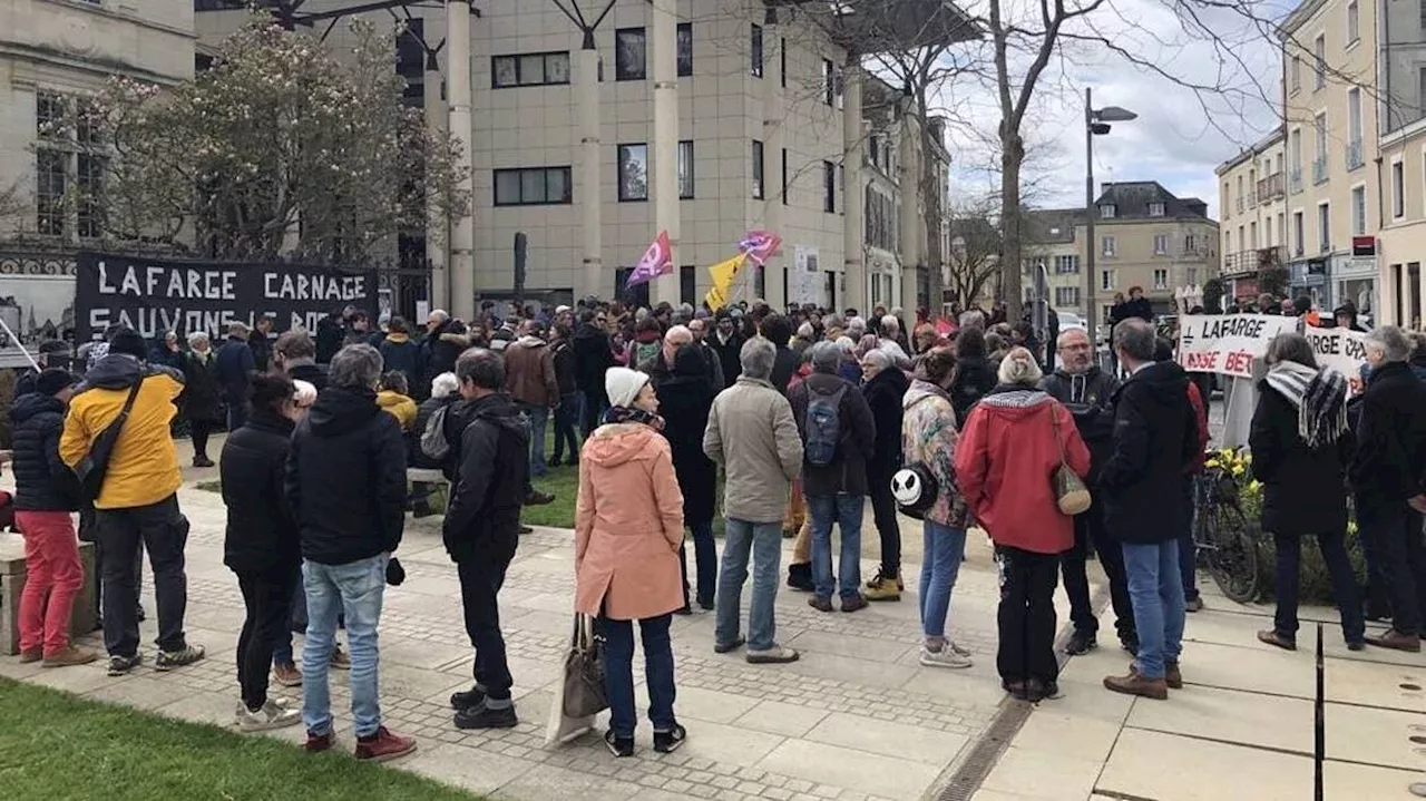 Extension de la carrière Lafarge : près de 200 opposants manifestent à Château-Gontier ce samedi